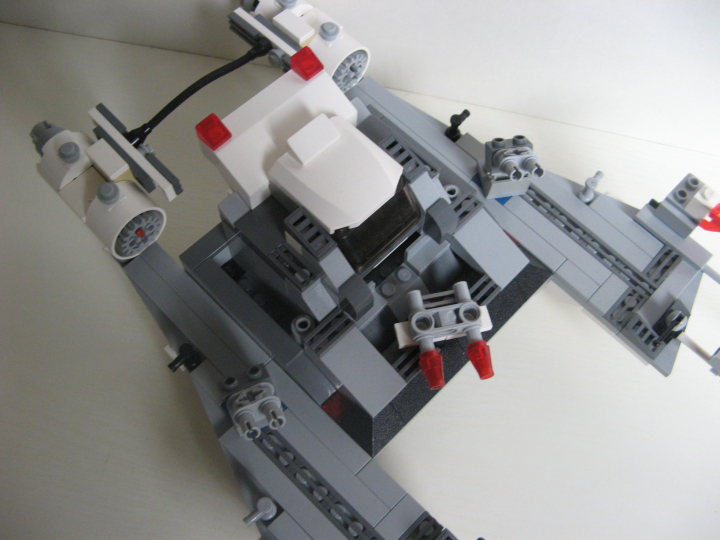 LEGO MOC - In a galaxy far, far away... - 'Pursuer' space ship