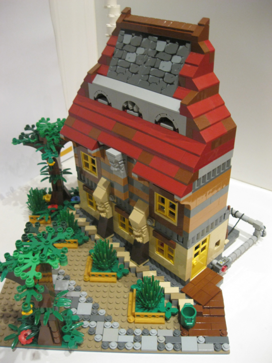 LEGO MOC - Because we can! - Switzerland of 'Clean' toilets: Дом Харди