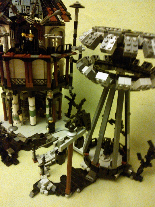 LEGO MOC - Because we can! - 无线能量传输: Домик и башня расположены на возвышенности.