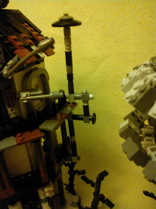 LEGO MOC - Because we can! - 无线能量传输: труба от генератора на первом этаже