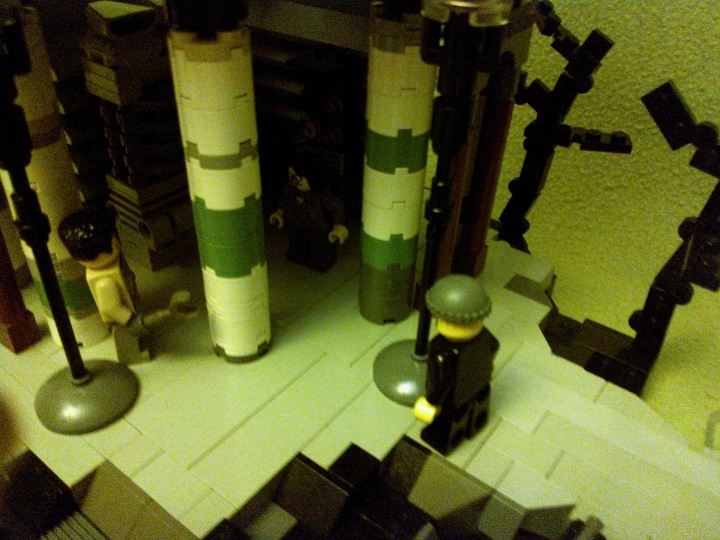 LEGO MOC - Because we can! - 无线能量传输: механики о чем то спорят