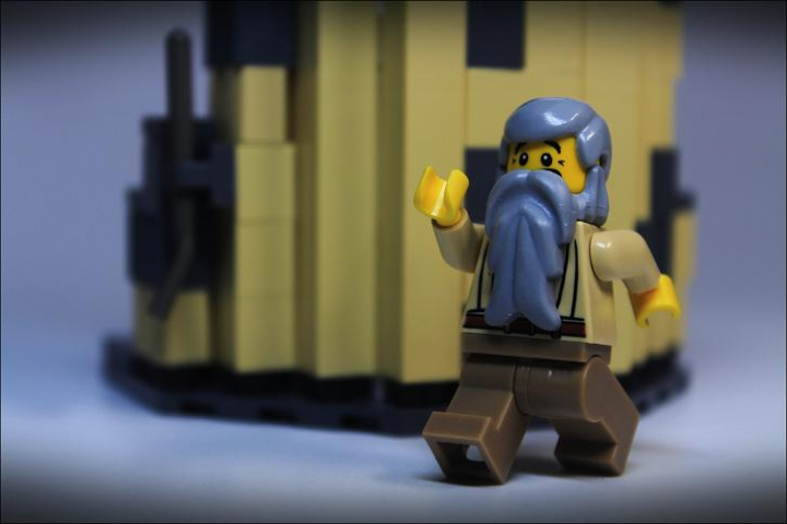 LEGO MOC - Because we can! - 尤里卡: Ой, он уже стремглав бежит по улице...