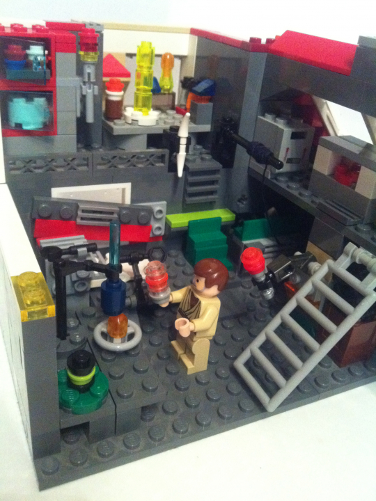 LEGO MOC - Because we can! - Thomas Edison's Laboratory. Invention of electric light bulb: Эдисон умно разделил свой чердак на ярусы, используя обычные коробки и лестницы, что бы забираться на них.