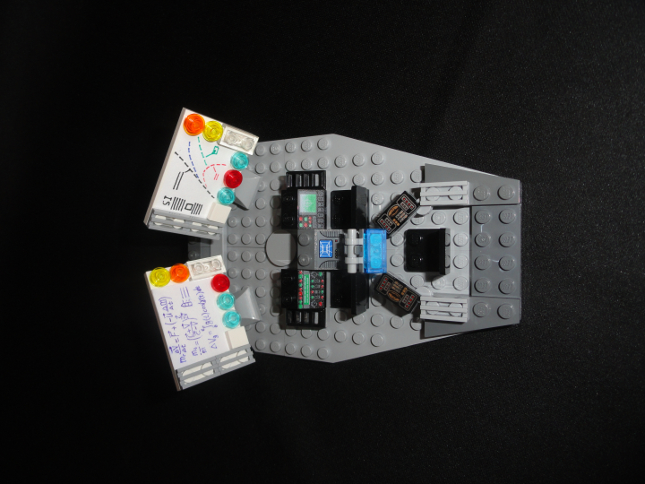 LEGO MOC - Because we can! - Forward to the stars!: Если повернуть голову набок, почему то возникает ассоциация с эдаким  кибернетическим Микки Маусом.