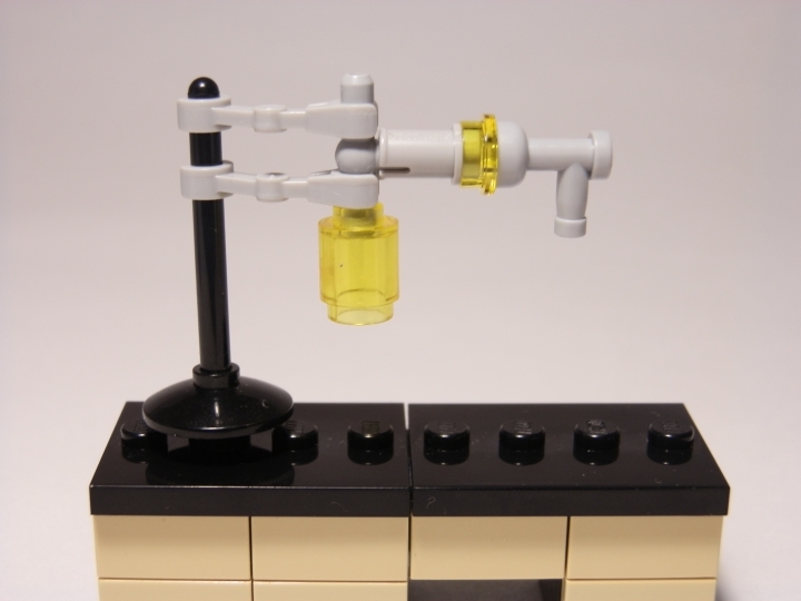 LEGO MOC - Because we can! - Accidental Discovery: Оборудование лаборатории поближе.