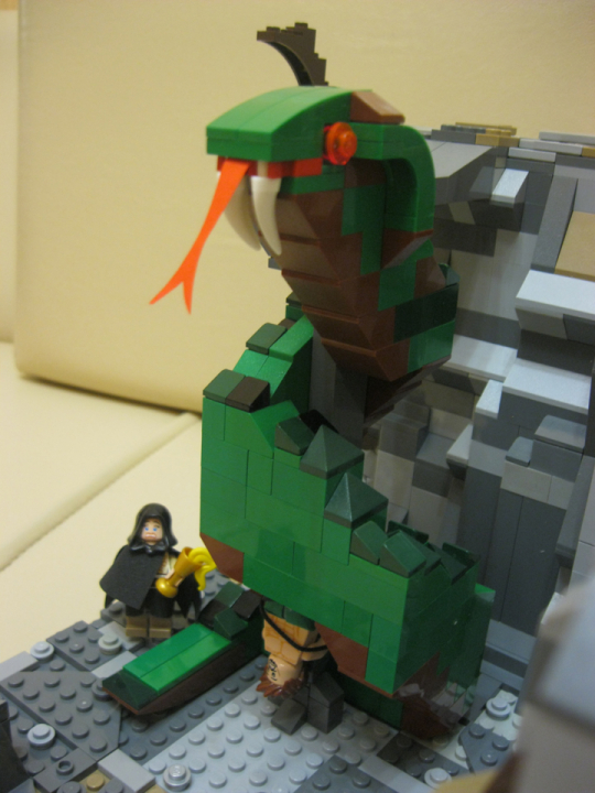 LEGO MOC - Heroes and villians - Mighty Thor vs The Cave Reptile