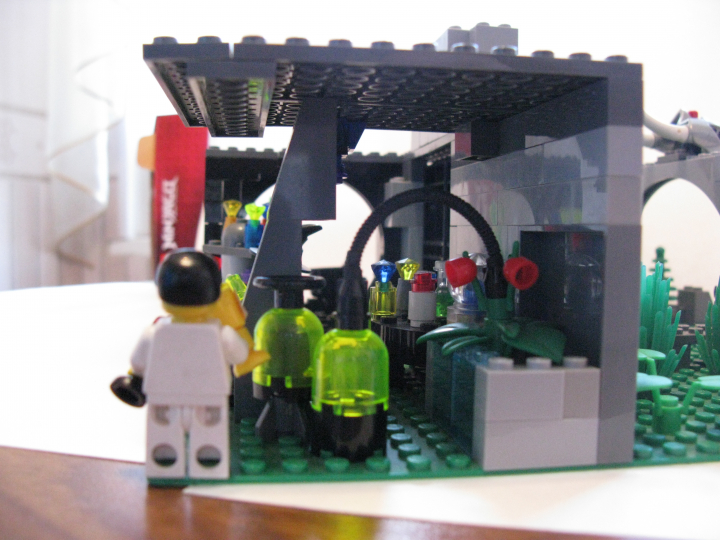 LEGO MOC - Heroes and villians - In laboratory