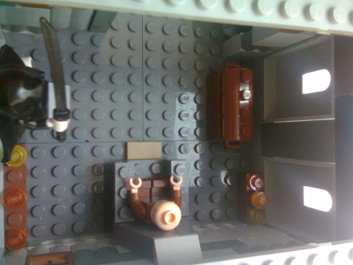 LEGO MOC - Heroes and villians - League of Assassins Lair from the 'Batman:Begins': статуя и свечи