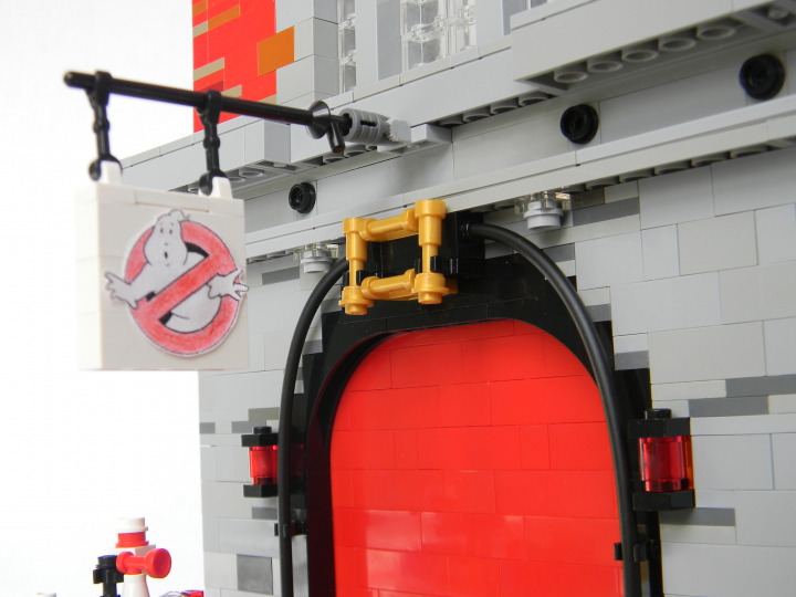 LEGO MOC - Heroes and villians - Ghostbuster's firehouse!