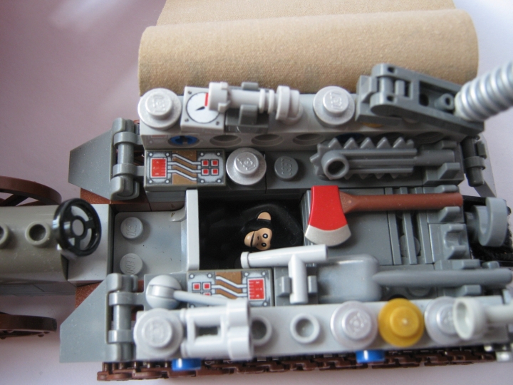 LEGO MOC - Steampunk Machine - Steampunk Halftruck: Внутреннее оснащение в духе стимпанка