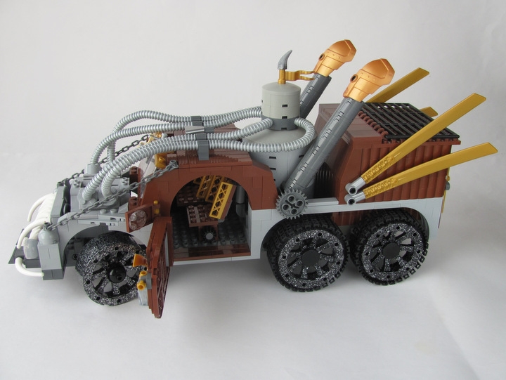 LEGO MOC - Steampunk Machine - 王者之劍: <br><i>- On both sides of cabin there are wide convenient doors. And good rear-view mirrors.</i><br>