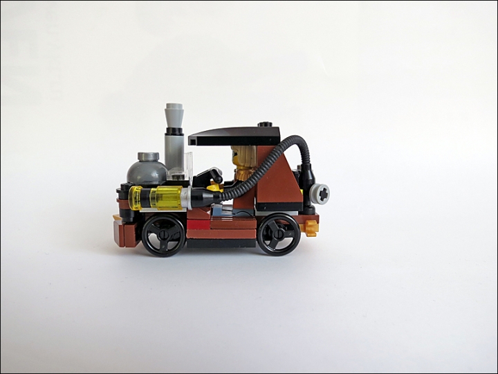 LEGO MOC - Steampunk Machine - Car 3177 SteamPunk Edition :): Компенсационный цилиндр с водоотводящей трубкой расположен по правому борту