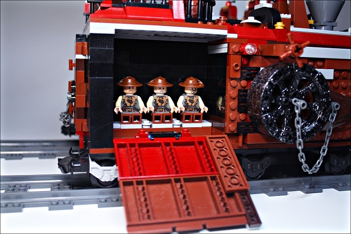 LEGO MOC - Steampunk Machine - Royal armoured train of Blackferrum's army: ...Но на самом деле это отделение с верными солдатами Блэкферрума! 