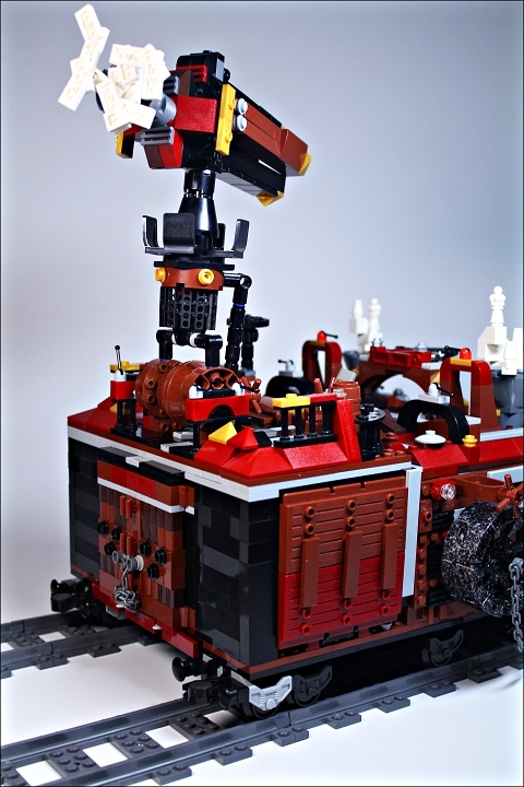 LEGO MOC - Steampunk Machine - Royal armoured train of Blackferrum's army: Вид с заднего бока во всю  высоту.
