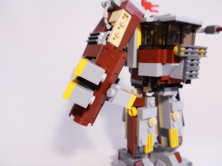 LEGO MOC - Steampunk Machine - Heavy Steam Helper 1: Демонстрация возможностей клешни.<br />
Она может крепко ухватить целое бревно...