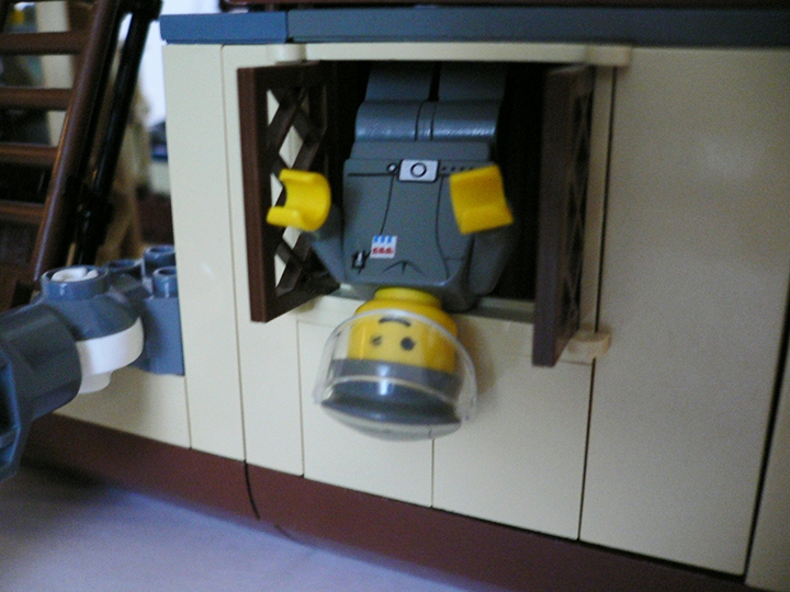 LEGO MOC - Steampunk Machine - Flying Steamship: И окно, конечно же, в каюте капитана тоже есть!