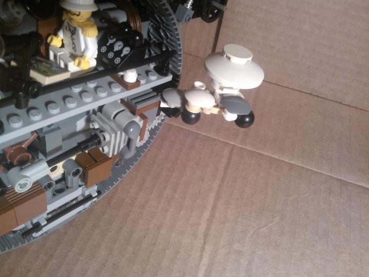 LEGO MOC - Steampunk Machine - Shock self-propelled gun: Можно ближе рассмотреть поршень и дым. Дым делал на бегу, но вроде хорошо получилось.