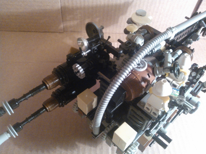 LEGO MOC - Steampunk Machine - Shock self-propelled gun: По центру можно увидеть котел.