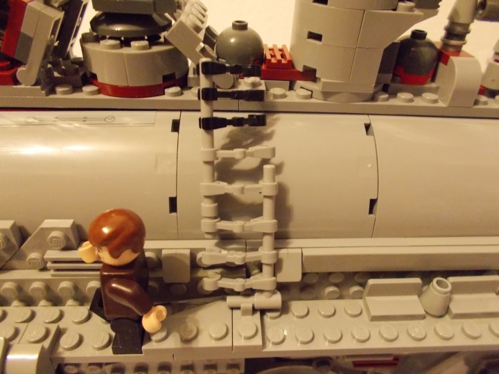 LEGO MOC - Steampunk Machine - 'Red Revenge' Steam Locomotive: лестница
