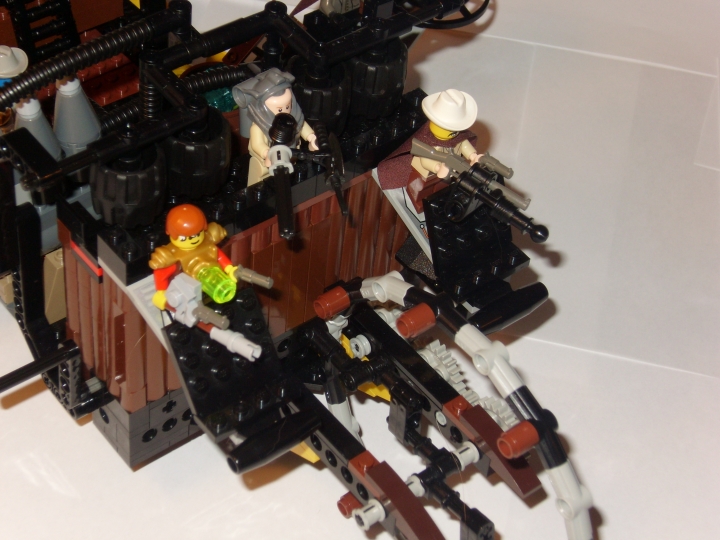 LEGO MOC - Steampunk Machine - Marauder's Ship: Охрана гордо восседает впереди