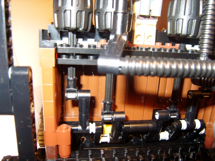 LEGO MOC - Steampunk Machine - Marauder's Ship: Коленвал и поршни по типу ДВС