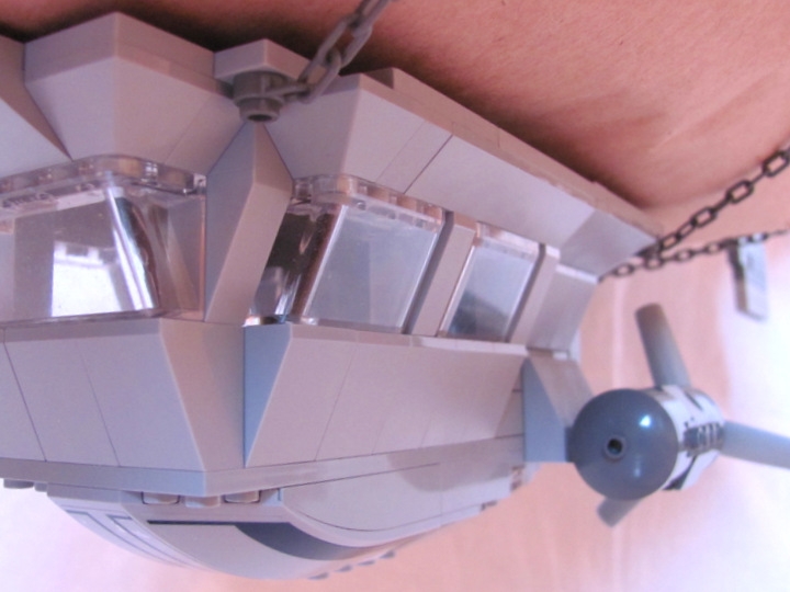 LEGO MOC - Mini-contest 'Zeppelin Battle' - Postman (Dirigible): We have a super-power-engine to pull us:<br />
