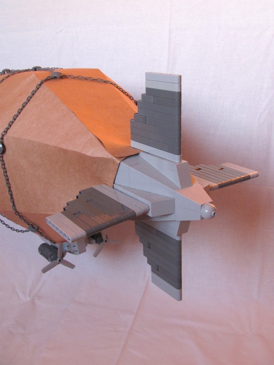 LEGO MOC - Mini-contest 'Zeppelin Battle' - Postman (Dirigible): <br />
They are completely independent & can rotate in any direction:<br />
