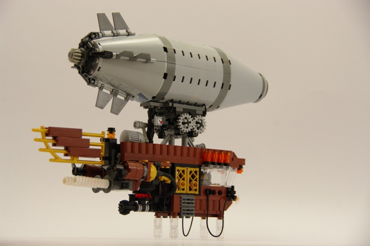 LEGO MOC - Mini-contest 'Zeppelin Battle' - Zeppelins in Hogwarts: Ура! Заработало!!!