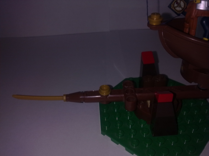 LEGO MOC - Mini-contest 'Zeppelin Battle' - Gnome Zeppelin: Дирижабль оснащен лезвием, которое вспарывает обшивку у других, вражеских дирижаблей.
