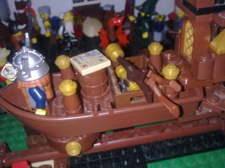 LEGO MOC - Mini-contest 'Zeppelin Battle' - Gnome Zeppelin: Нос дирижабля<br />
<br />
Здесь стоит гном картограф, здесь хранится оружие.