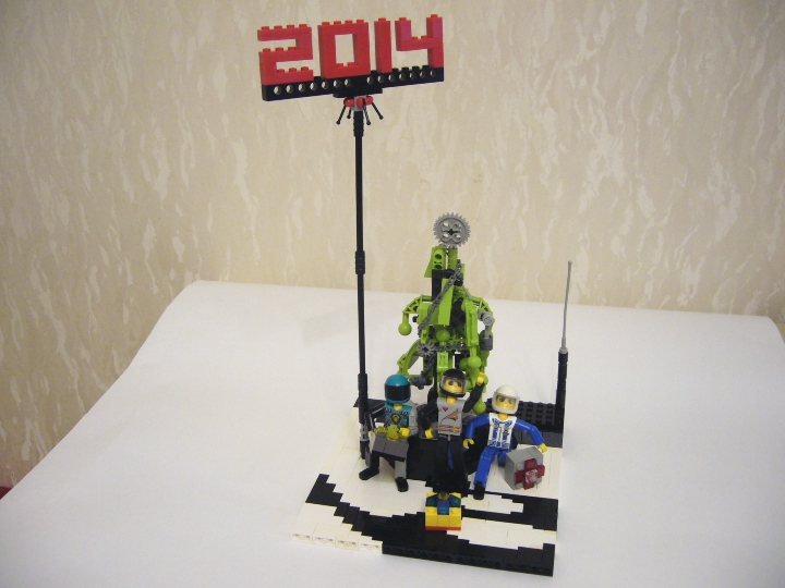 LEGO MOC - New Year's Brick 2014 - Встреча Нового Года в Кибер-мире: Летчик, гонщик и киборг поздравляют всех с Новым 2014 Годом!