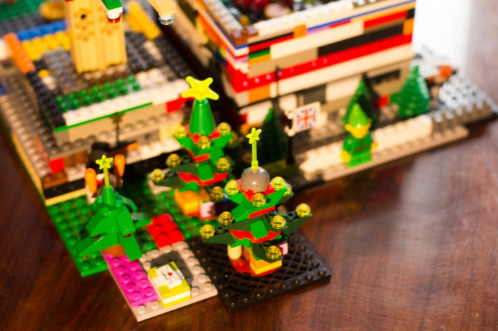 LEGO MOC - New Year's Brick 2014 - Дом и сад Деда Мороза