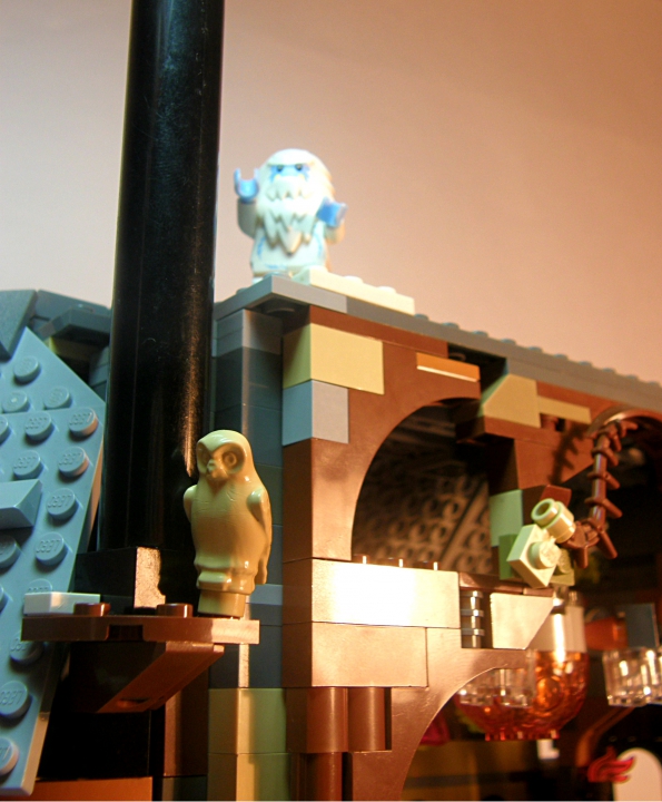 LEGO MOC - New Year's Brick 2014 - Старый исландский новогодний дом: Букля тоже прилетела на праздник к Фродо и Бильбо . Она известила, что Гарри, к сожалению, не сможет навестить их в этом году. 