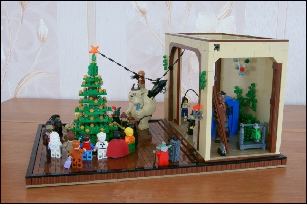 LEGO MOC - New Year's Brick 2014 - Новогоднее веселье!: А вообще, вся работа показывает новогоднее представление, которые обычно устраиваются для детей в школах или театрах. Но только в нашем случае вместо детей - герои (и... эмм... злодеи) разных вселенных.