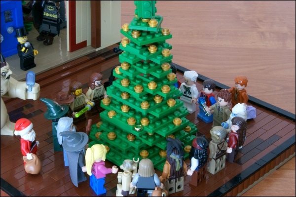 LEGO MOC - New Year's Brick 2014 - Новогоднее веселье!: Отдельно хочется показать ТАРДИС, далека, ну и десятого Доктора со звуковой отвёрткой.