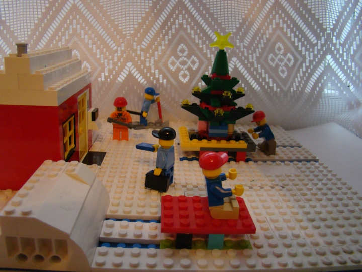 LEGO MOC - New Year's Brick 2014 - Новогодняя зарисовка.: Новый год на нашей улице мы встретили очень весело.