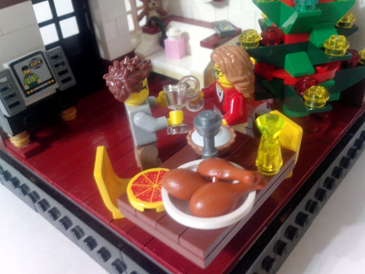 LEGO MOC - New Year's Brick 2014 - Встреча Нового Года: Успеть разлить и выпить шампанское пока бьют Куранты, а самое главное - загадать новогоднее желание, которое обязательно исполнится)