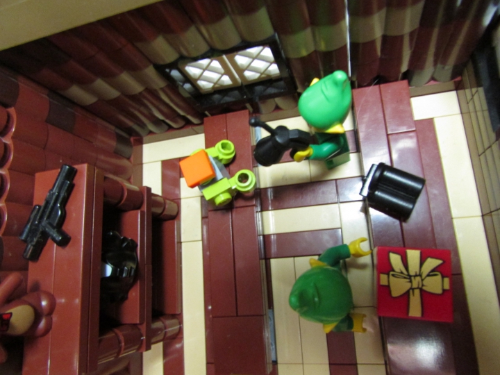 LEGO MOC - New Year's Brick 2014 - Мастерская чудес: Эльфы ближе