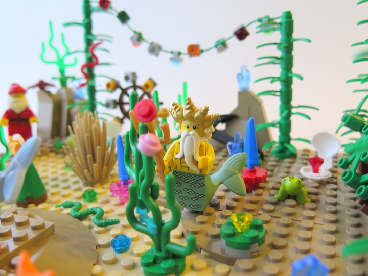 LEGO MOC - New Year's Brick 2014 - Underwater New Year: Царь Тритон тоже помогает украшать подводный мир 