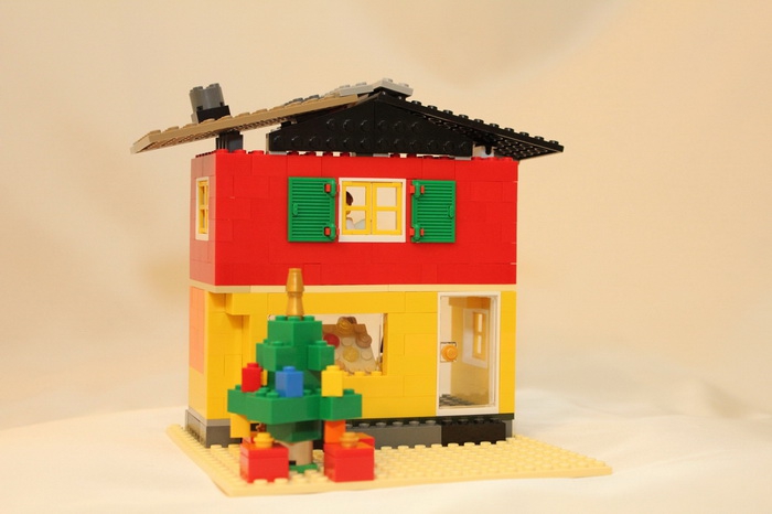LEGO MOC - New Year's Brick 2014 - Новогодняя кондитерская лавка: вид кондитерской лавки с улицы