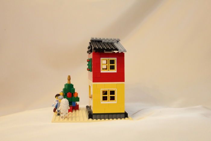 LEGO MOC - New Year's Brick 2014 - Новогодняя кондитерская лавка: вид сбоку