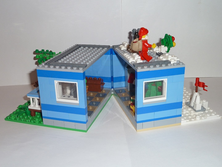 LEGO MOC - New Year's Brick 2014 - Зимой и летом: Дом открывается, разделяясь на 2 части