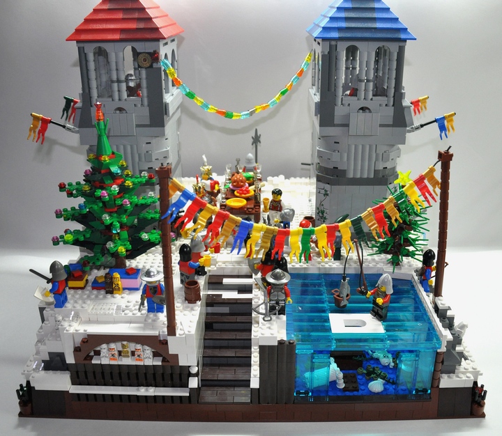LEGO MOC - New Year's Brick 2014 - Christmas Tree Festival: Небольшая лужайка покрытая снегом принимает всех желающих, украшена она на славу!