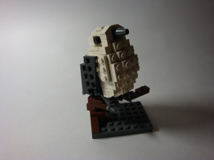 LEGO MOC - 16x16: Animals - Bird, just a bird: Общий вид вместе с веточкой.
