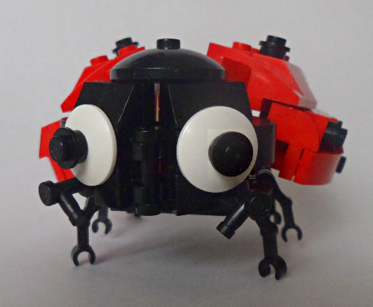 LEGO MOC - 16x16: Animals - Ladybug: Вот, собственно она, вид спереди. Смотрит на тебя.