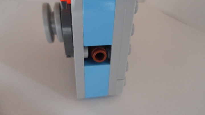 LEGO MOC - 16x16: Technics - Достижение 21 века: сенсорный фотоаппарат: Разъем для зарядки.
