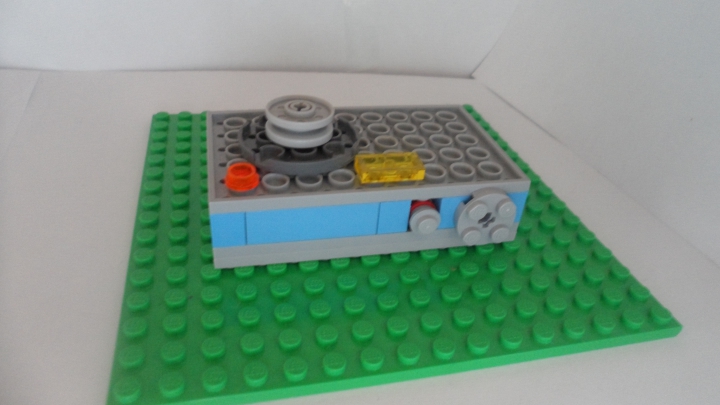 LEGO MOC - 16x16: Technics - Достижение 21 века: сенсорный фотоаппарат: C основанием для определения размеров.