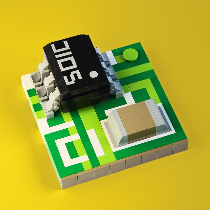LEGO MOC - 16x16: Technics - Microchip: <p align=left></i>                 Обычно на корпус микросхемы наносят цифробуквенный код, а в данном случае написана аббревиатура SOIC (Small-Outline Integrated Circuit) — тип корпуса микросхемы, предназначенный для поверхностного монтажа. Эта технология получила широкое применение к концу 1980-х годов и применяется до сих пор. Элементы были спроектированы таким образом, чтобы уменьшить контактные площадки или выводы, которые бы паялись непосредственно к поверхности печатной платы. 
