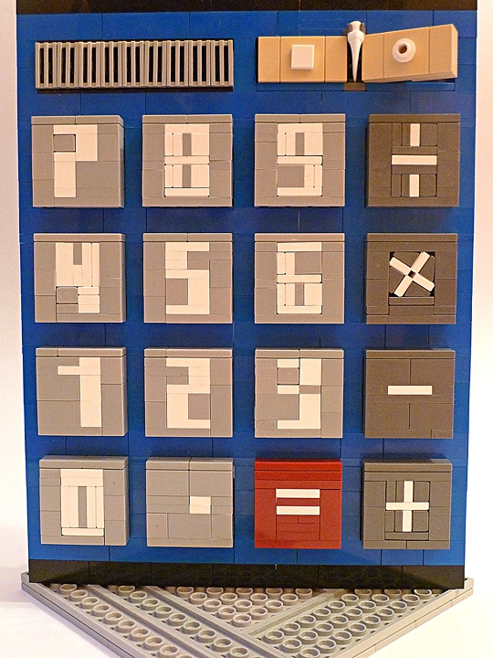 LEGO MOC - 16x16: Technics - Calculator: Есть все кнопки арифметических действий, цифры и знак равно, точка (разделитель между целой и десятичной частью).