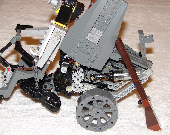 LEGO MOC - Mini-contest 'Lego Technic Motorcycles' - Котёлъ паровой самодвижущийся: Поднимающаяся дверца котла для ремонта.. нет!.. только для профилактики 'заболеваний' механизма. Новые технологии позволяют полностью избежать поломок! Дабы поддержать дверцу вы можете использовать вашу двустволку..